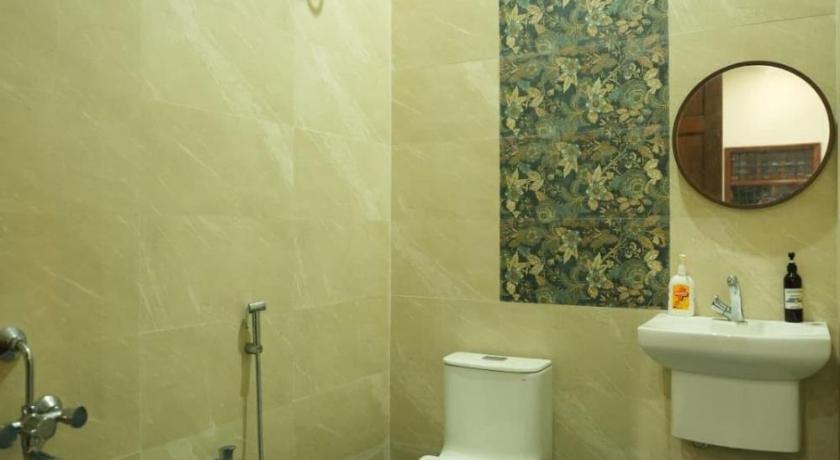 Second bathroom of the Superior Villa with a floral tile feature wall